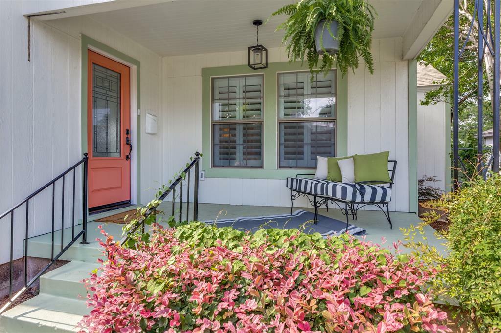 Property Photo:  4912 Calmont Avenue  TX 76107 