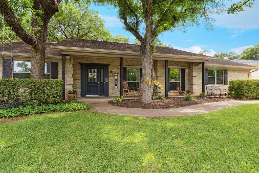 Property Photo: 1133 Harris Avenue TX 76053