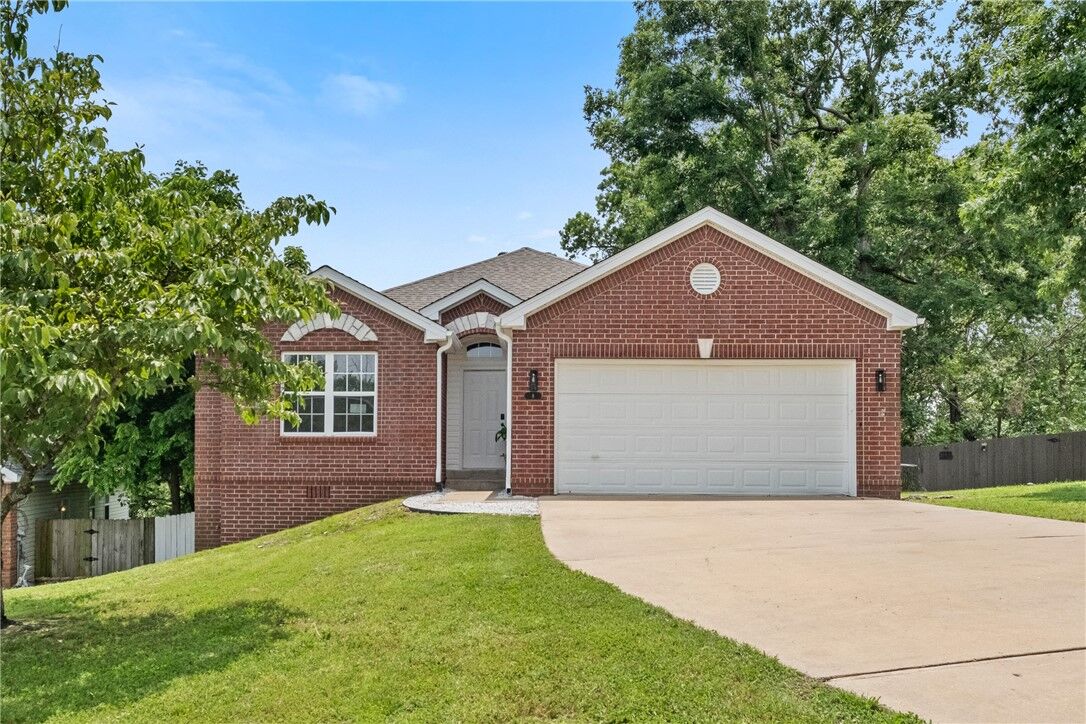 Property Photo:  8 Hillcrest Lane  AR 72712 