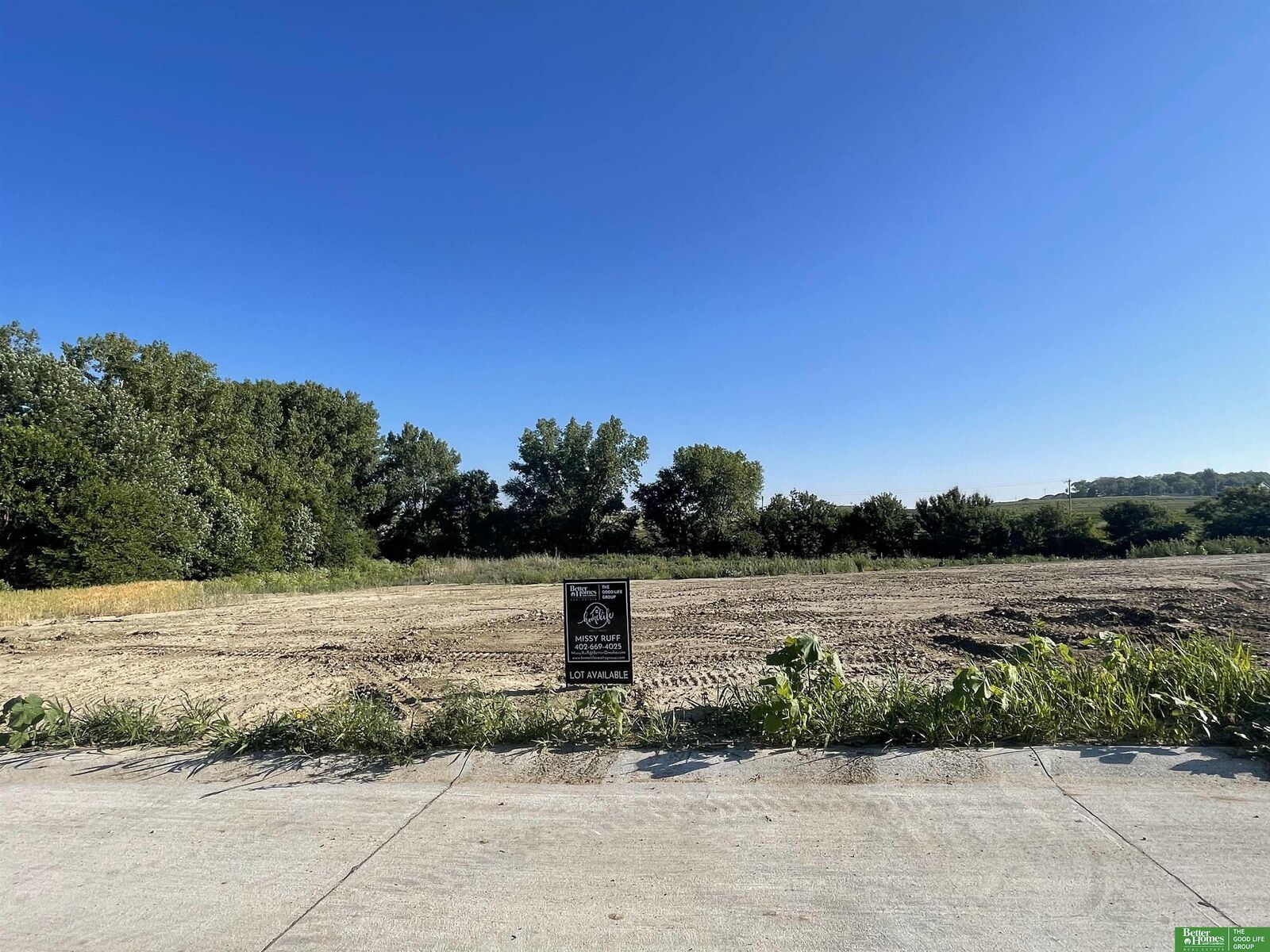 Property Photo: 21808 Hackberry Drive NE 68028