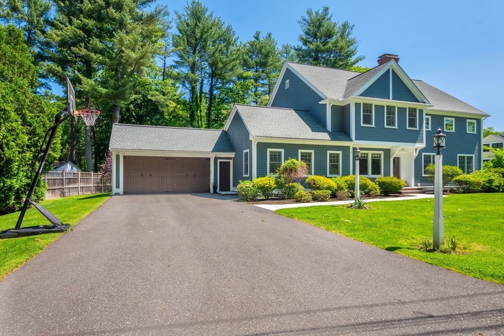 Property Photo:  122 Crescent Rd  MA 01742 