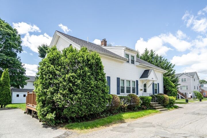 Property Photo: 17-1 Parkers Ln 1 MA 02453