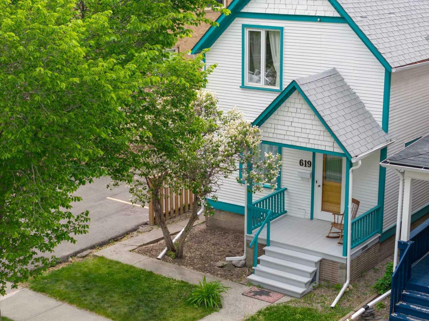 Property Photo: 619 1 Avenue NW AB T2N 0A2