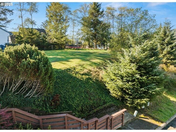 Property Photo: 3508 NE 40th Ct OR 97364