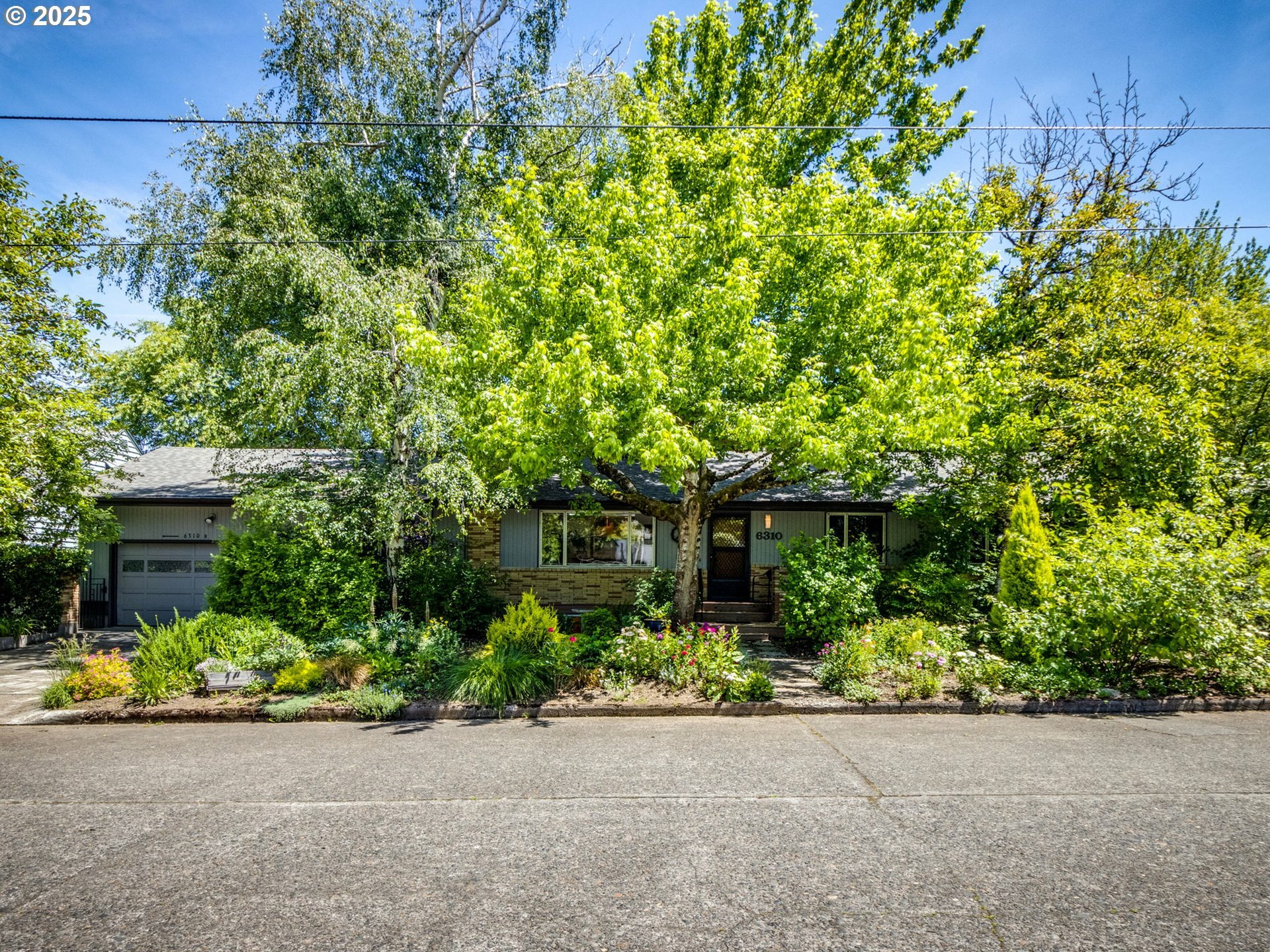 Property Photo:  6310 NE 31st Ave A And B  OR 97211 