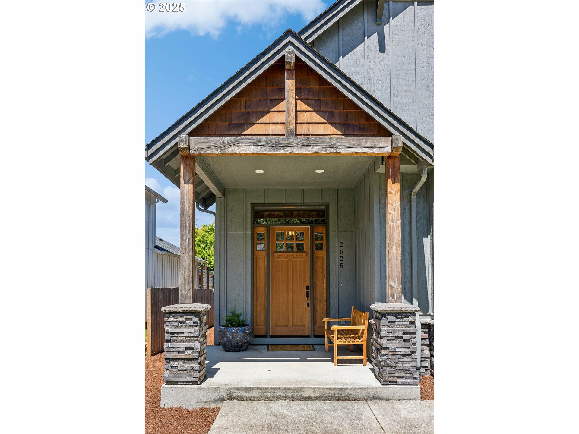 Property Photo: 2625 SE Vineyard Way OR 97267