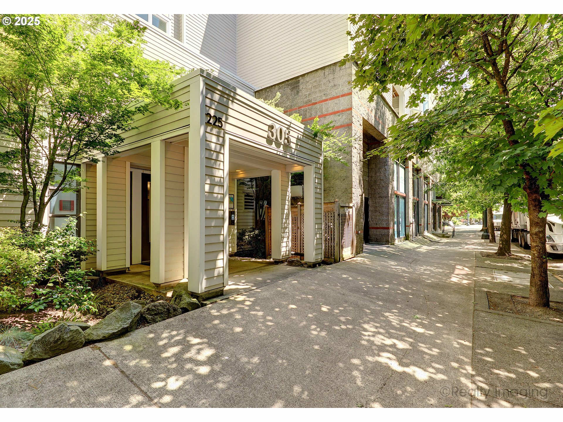 305 S Montgomery St 404  Portland OR 97201 photo