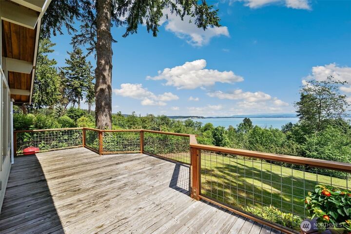 Property Photo: 1337 Country Club Drive WA 98282