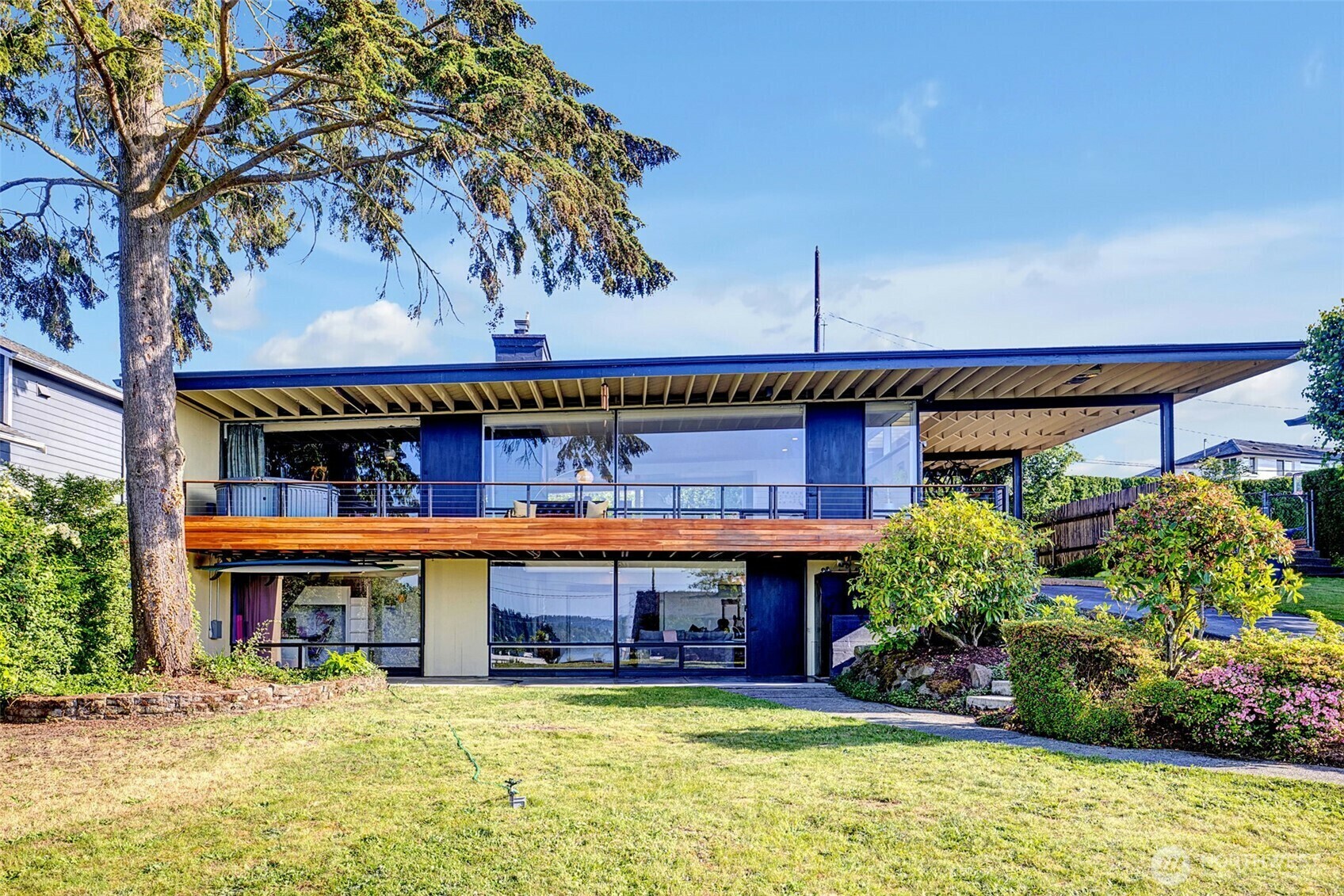 Property Photo: 7221 S Sunnycrest Road WA 98178
