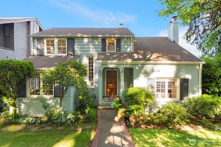 Property Photo:  1702  Lake Washington Boulevard  WA 98122 