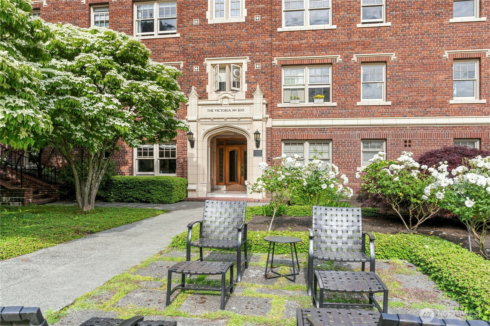 Property Photo: 100 W Highland Drive 404 WA 98119
