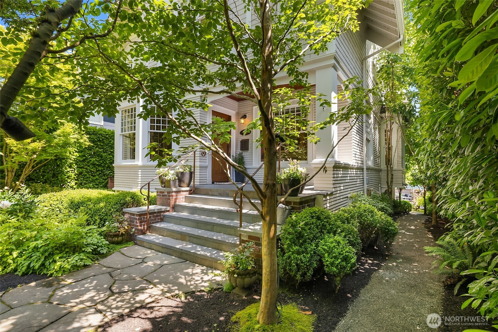 Property Photo: 914 18th Avenue E WA 98112