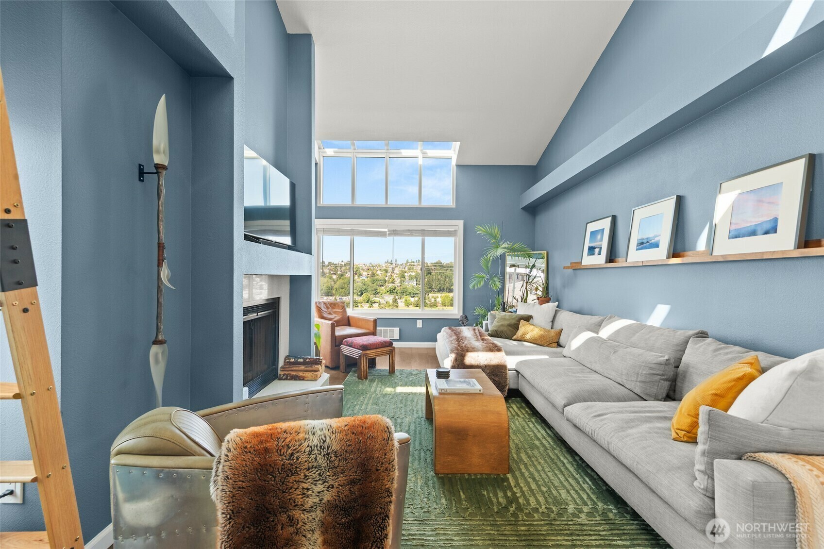 Property Photo:  2572 W 14th Ave 403  WA 98119 