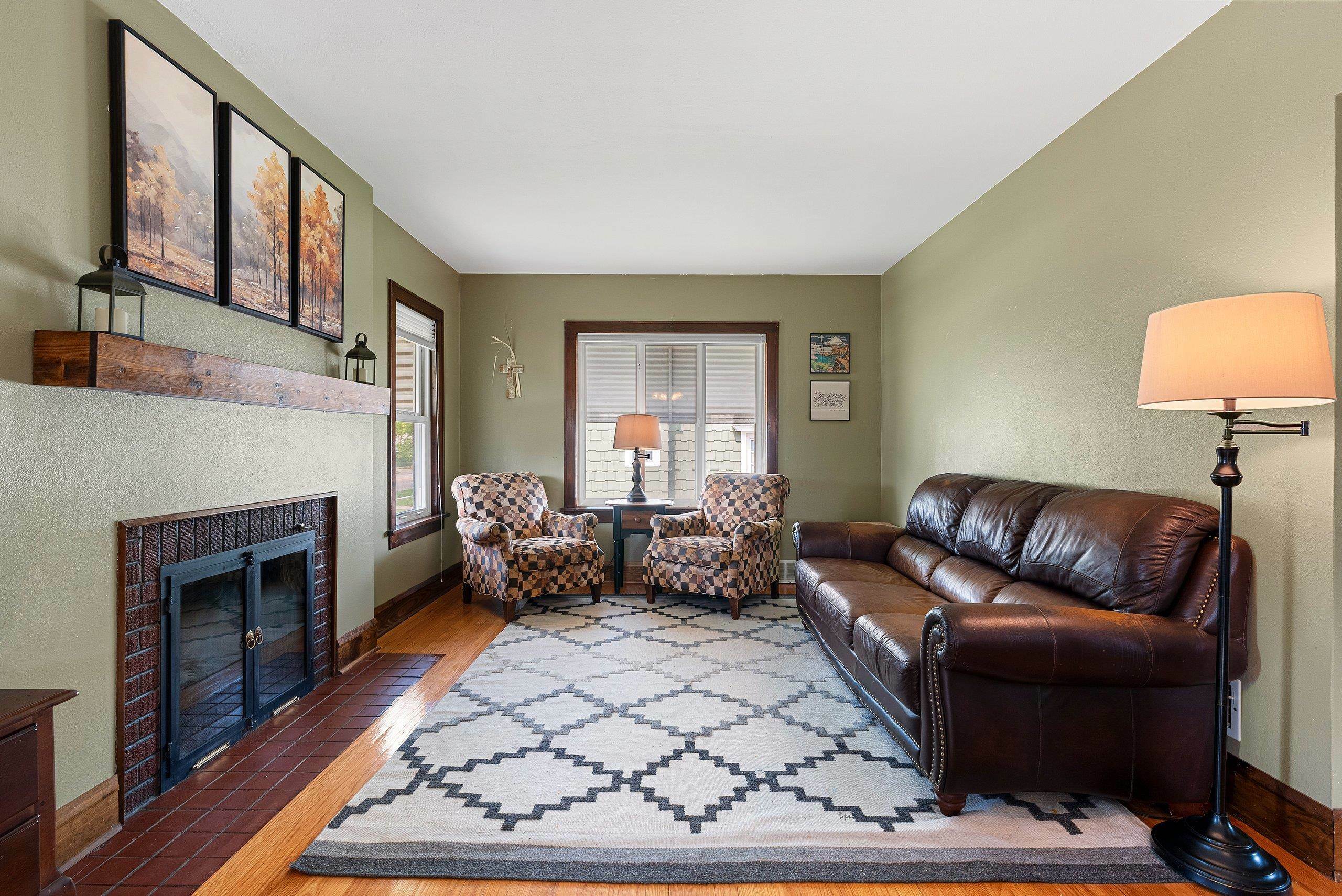 Property Photo: 822 E Kimberly Avenue WI 54136-1517