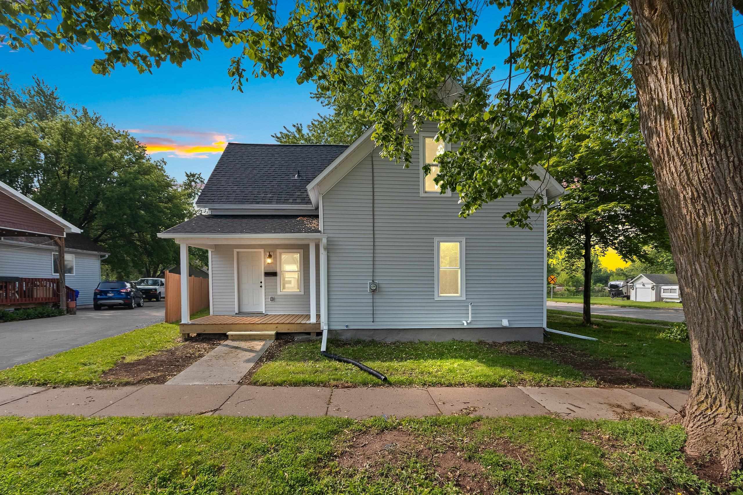 702 Lincoln Avenue  Kaukauna WI 54130 photo