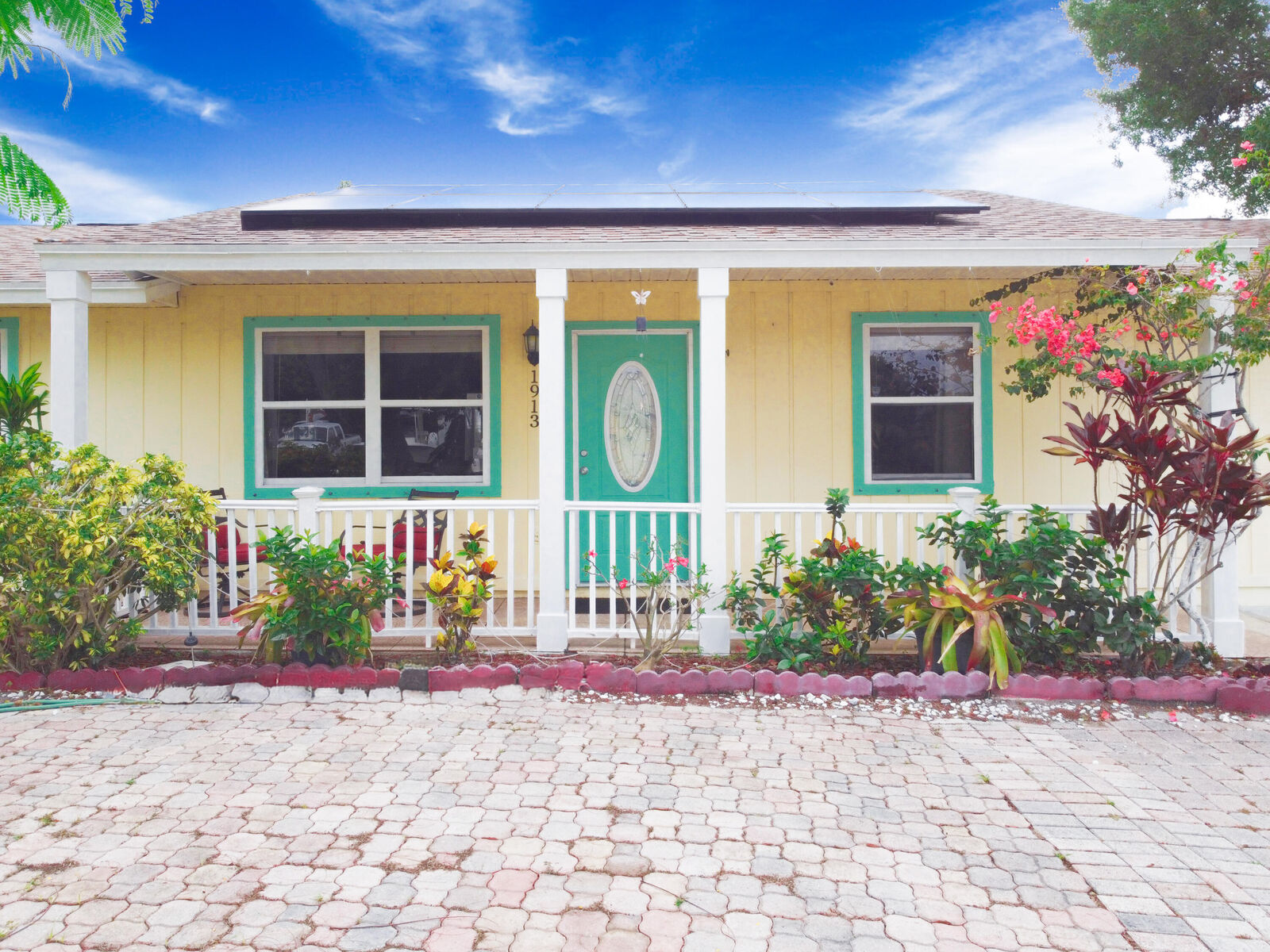 Property Photo: 1913 SW Idaho Lane FL 34953