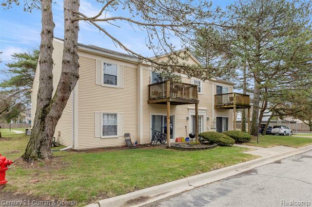 Property Photo: 910 Chestnut Hill Drive # E MI 48326