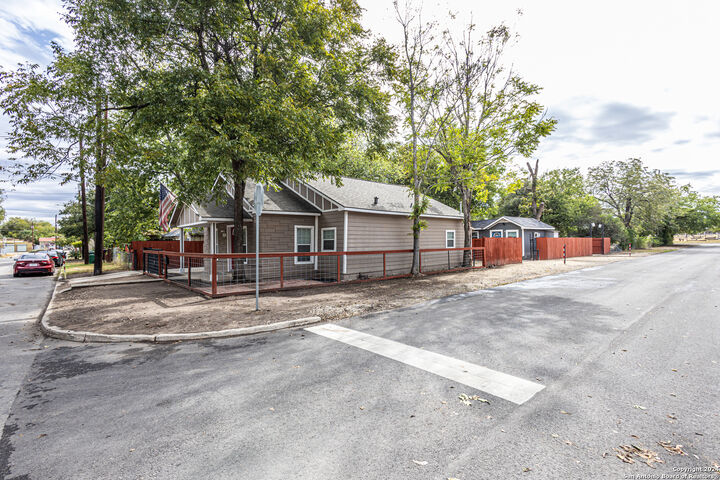 Property Photo:  1202 N Center  TX 78202 