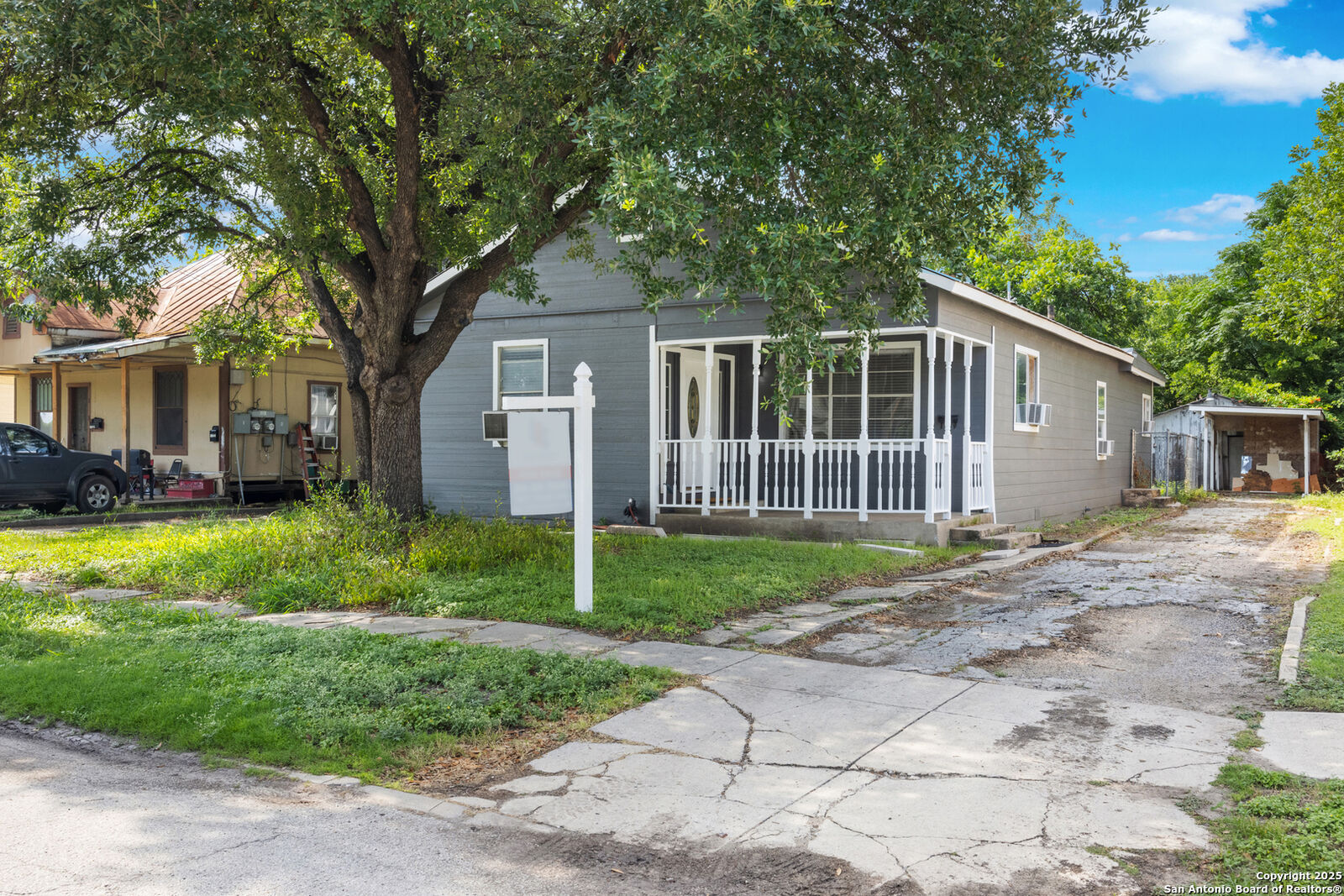 Property Photo:  323 Roseborough  TX 78210 