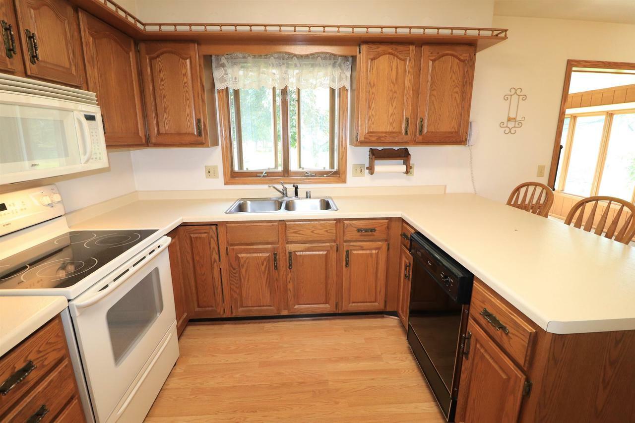 Property Photo: 1528 Royal Oaks Drive WI 53548