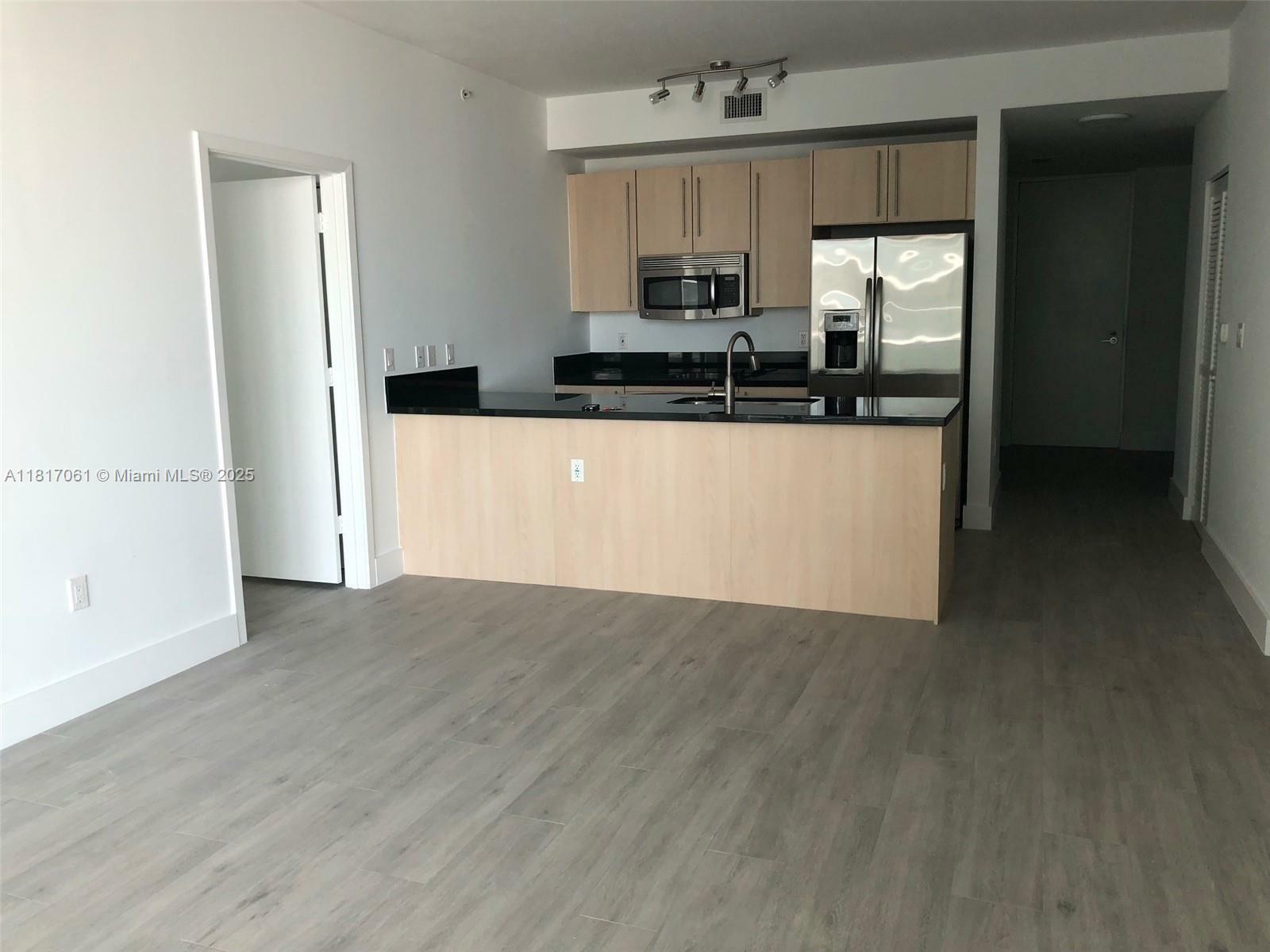 Property Photo: 79 SW 12 St 3409-S FL 33130