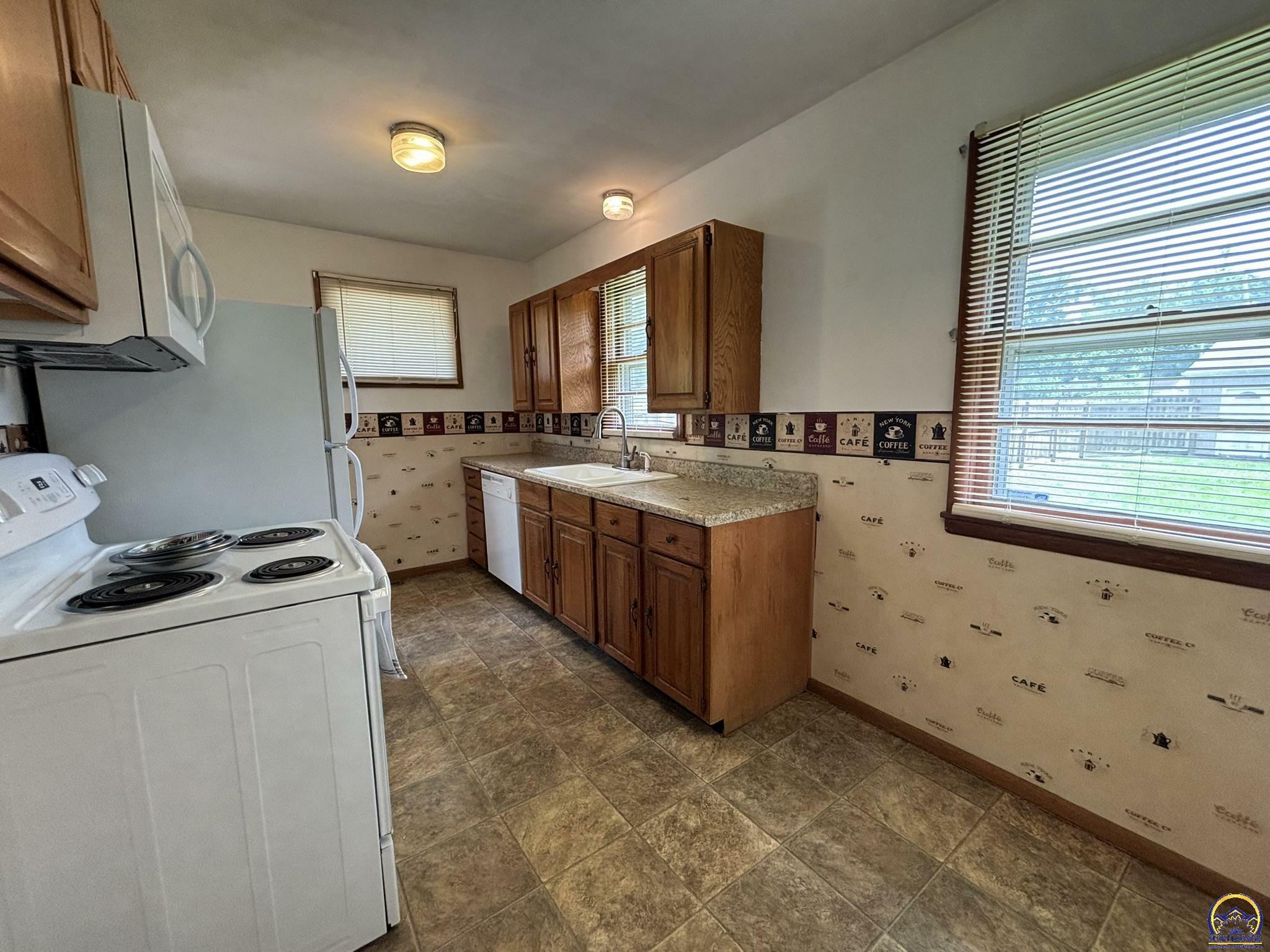 Property Photo: 2415 SW Duane St KS 66606