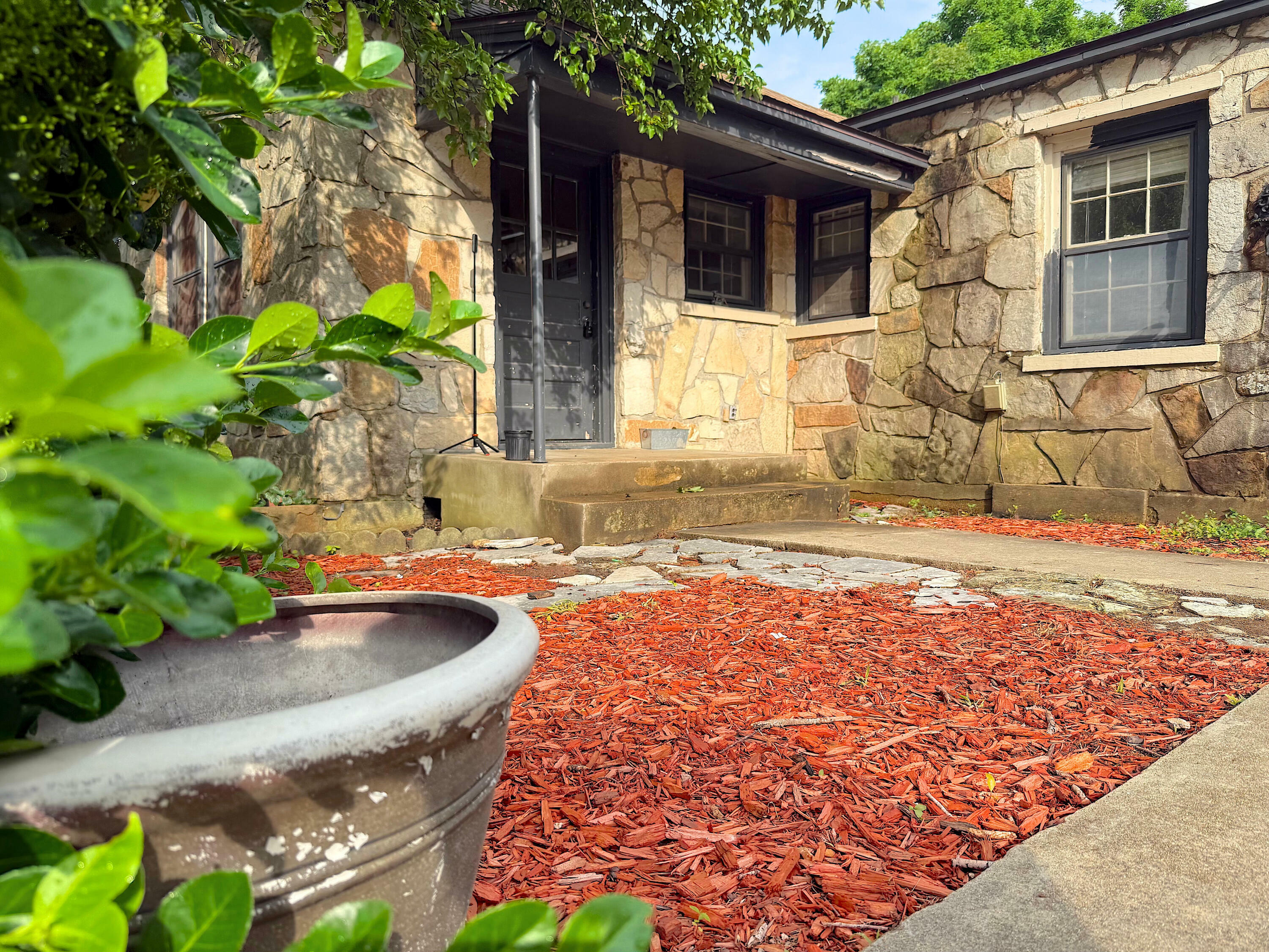 Property Photo:  404 S 5th Street  MO 65791 