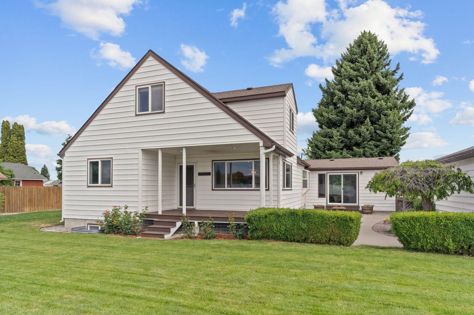 Property Photo:  17616 E Alki Ave  WA 99016 
