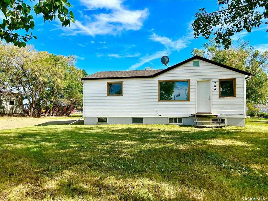 Property Photo:  209 4th Avenue E  SK S0L 0K0 