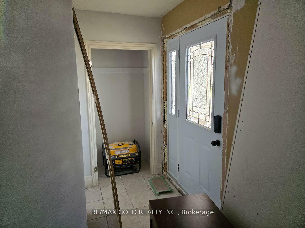 Property Photo: 111 Verobeach Boulevard ON M9M 1P8