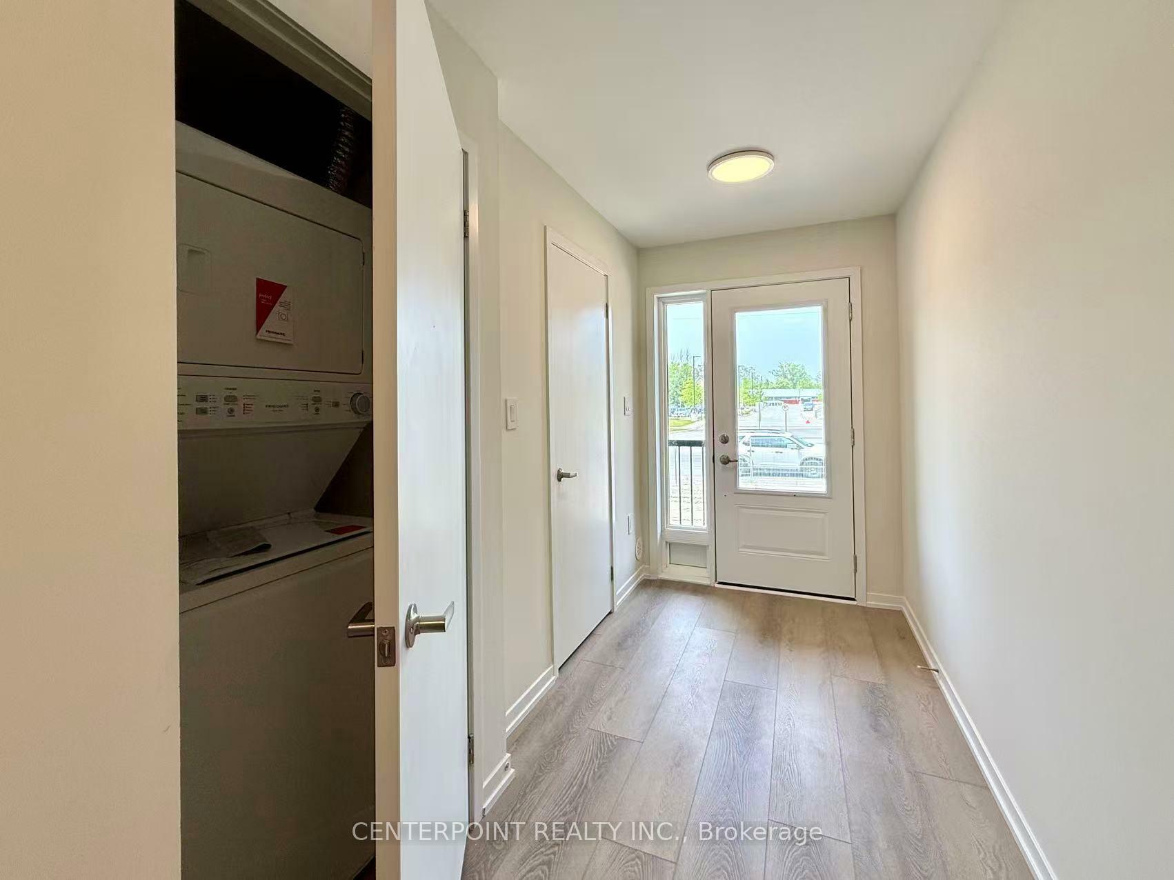 Photo de la propriété: 96 Matawin Lane ON L4B 0H8