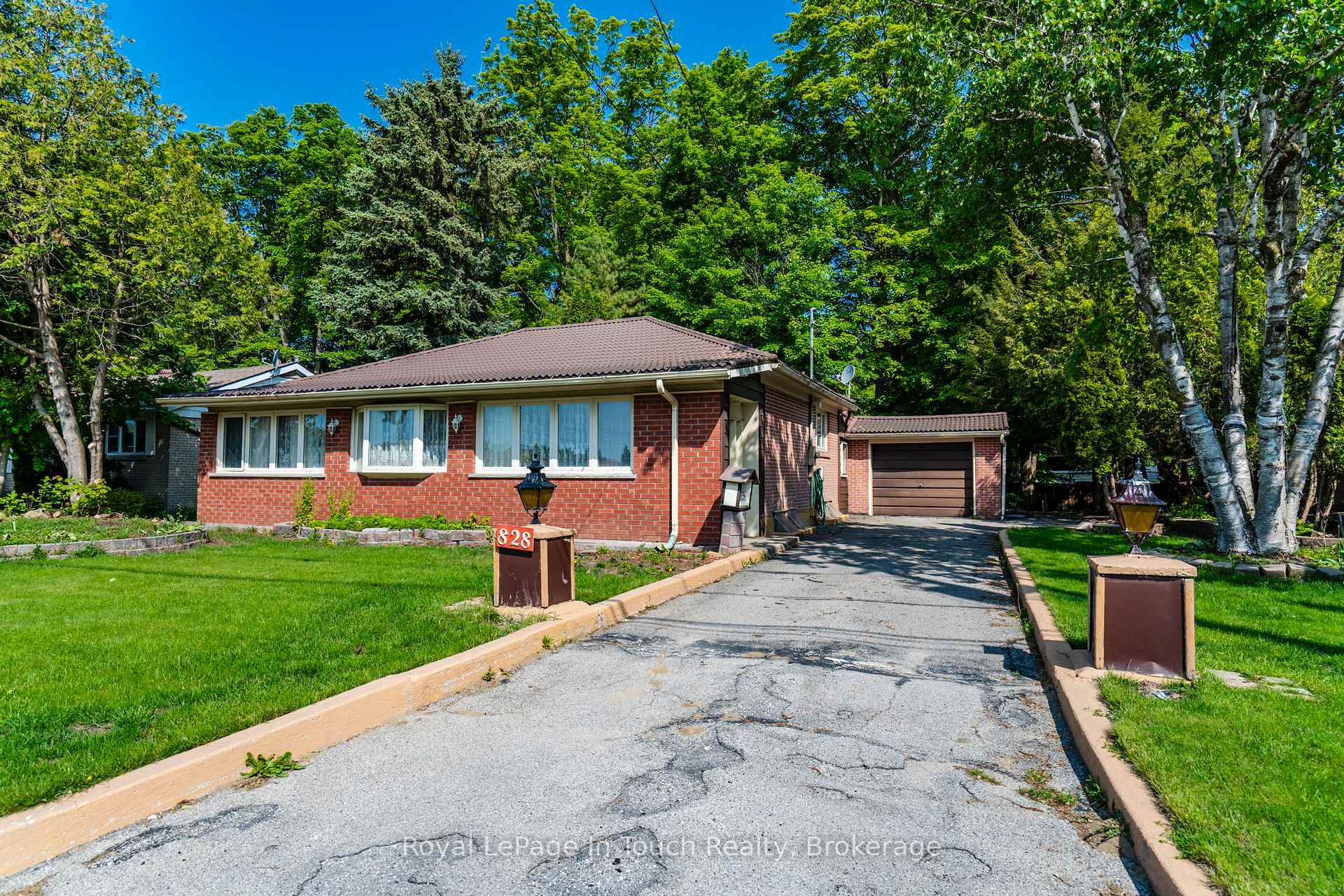 Photo de la propriété: 828 Hugel Avenue ON L4R 1X6