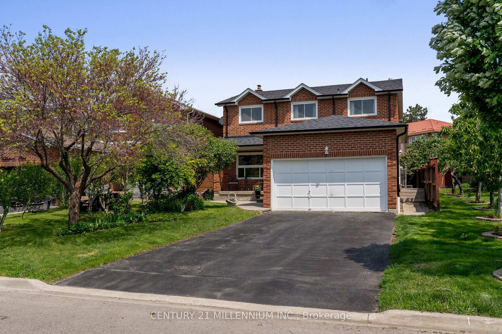 Property Photo: 17 Whitehaven Drive ON L6Z 2R5