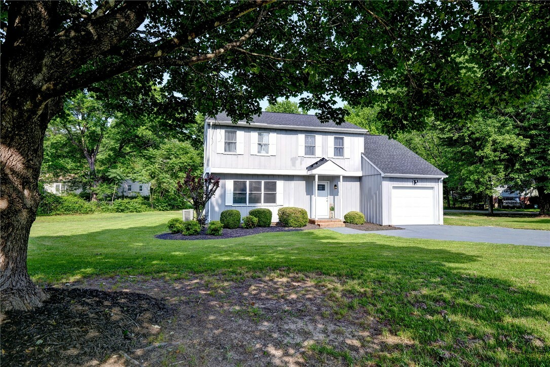 Property Photo: 114 Astrid Lane VA 20188