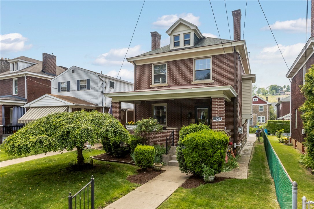 Property Photo: 1623 Villanova PA 15206