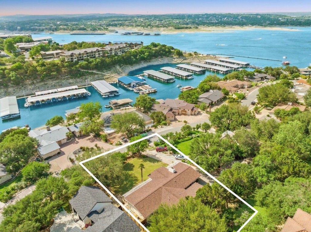 Property Photo:  922 Challenger  TX 78734 