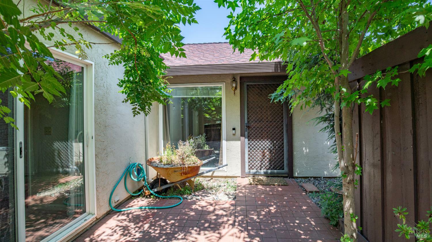 Property Photo: 211 Fairoaks Drive CA 95688