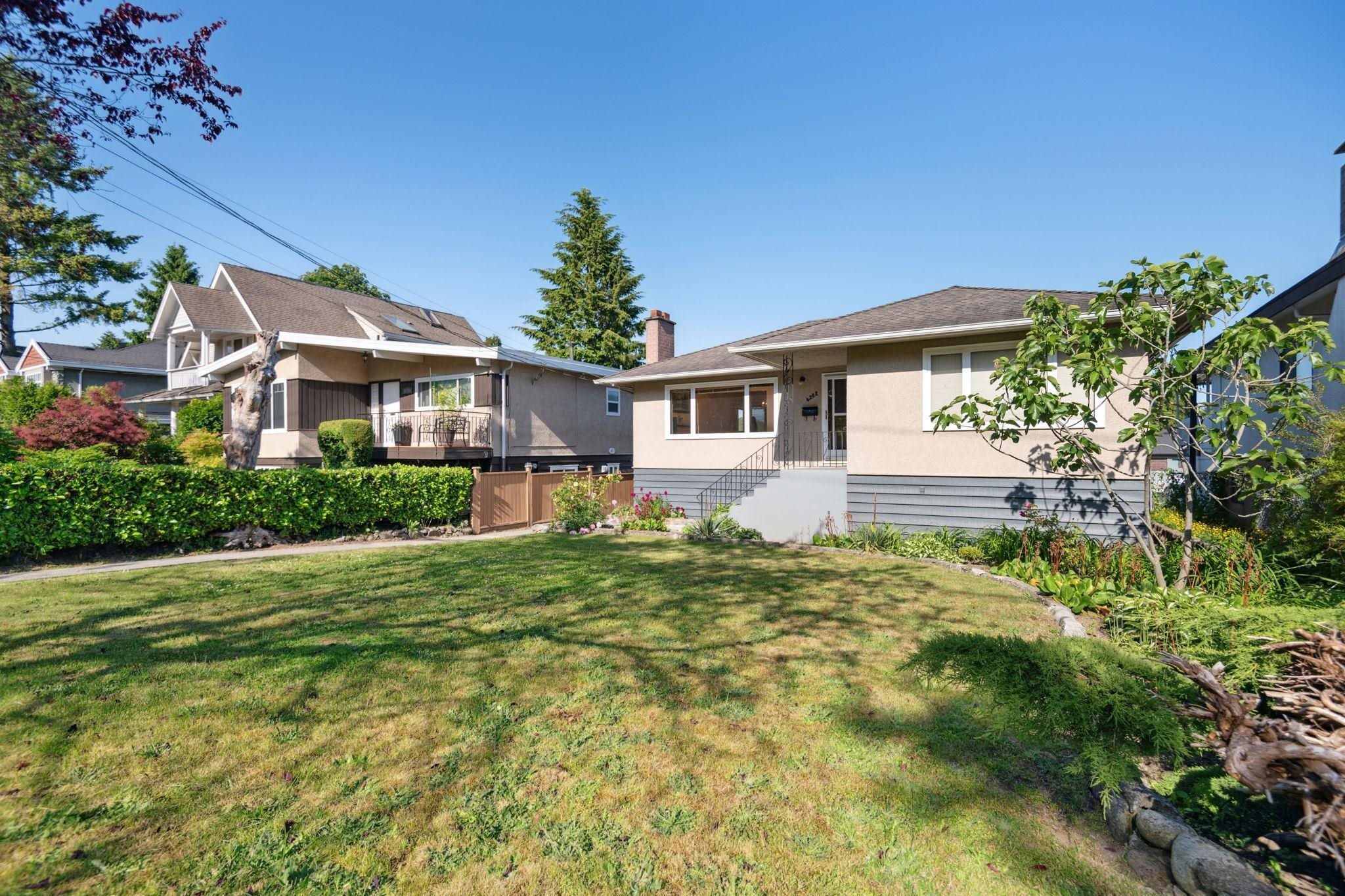 Property Photo: 4262 Dumfries Street BC V5N 3T2