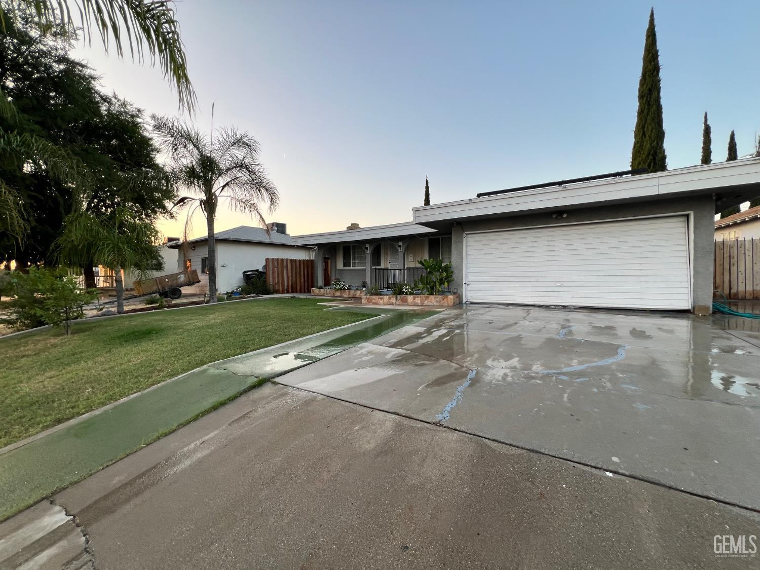 1208 West Point Drive  Bakersfield CA 93305 photo