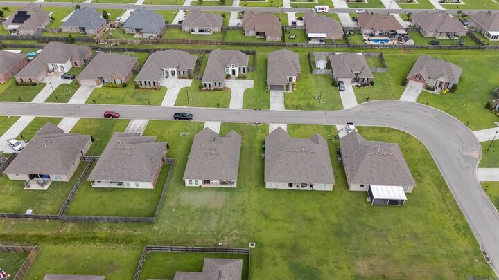 Property Photo:  8900 Cresson Dr  LA 70726 