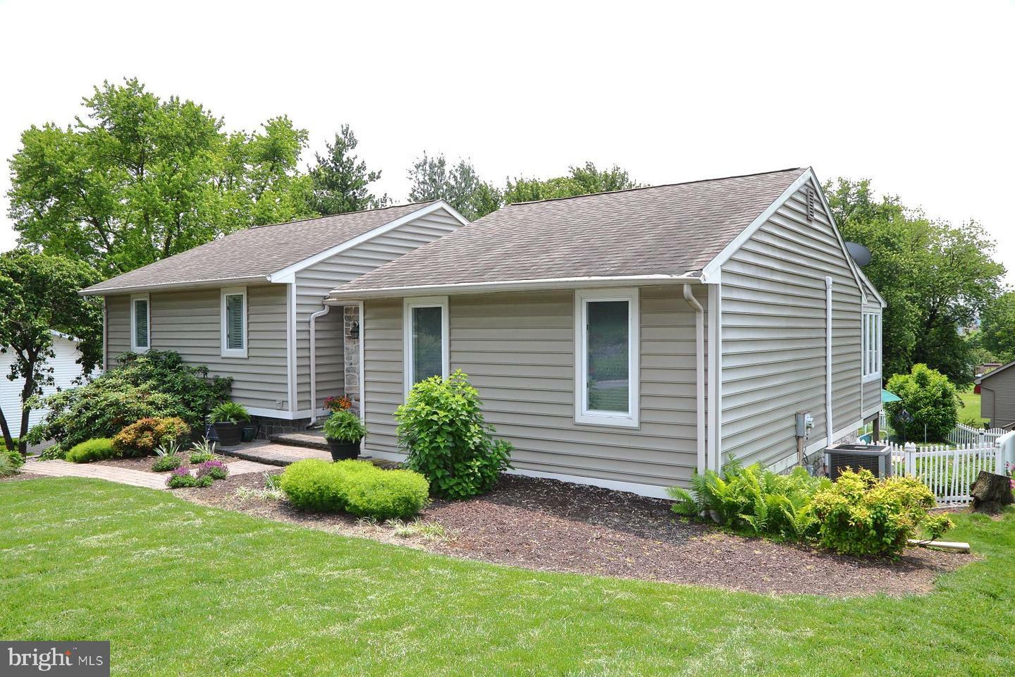 Property Photo: 870 Terrace Avenue PA 17552