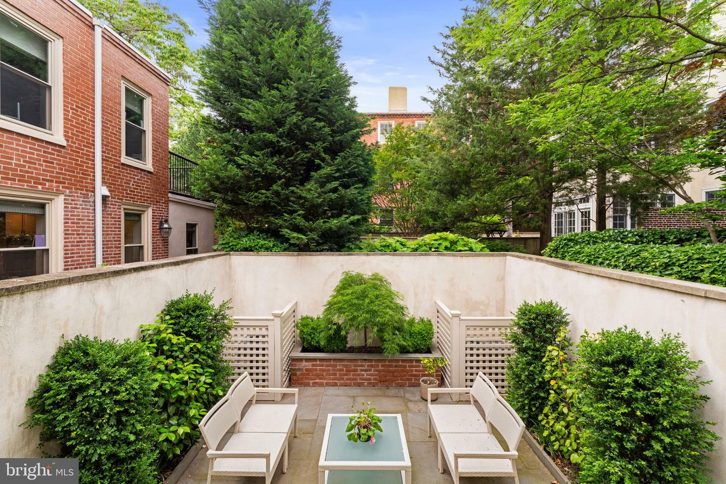 Property Photo: 309 Spruce Street PA 19106