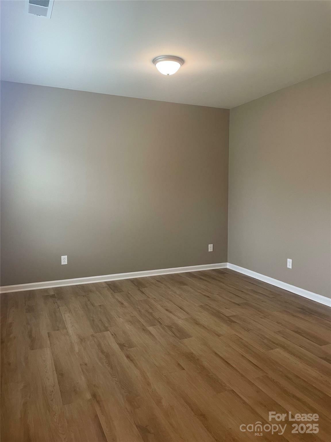 Property Photo: 5712 Selkirkshire Road NC 28278