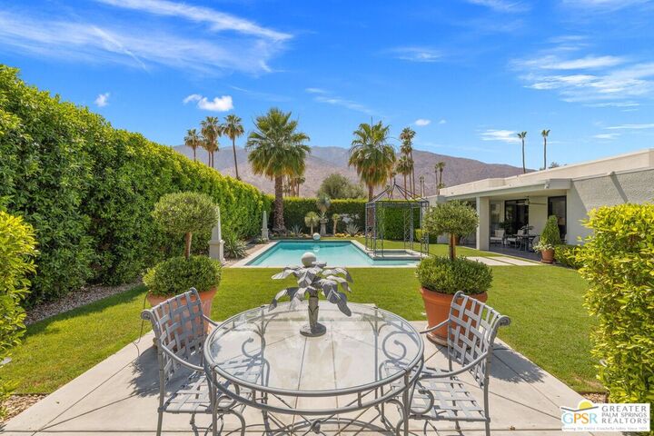 Property Photo: 1860 Via Isla CA 92264