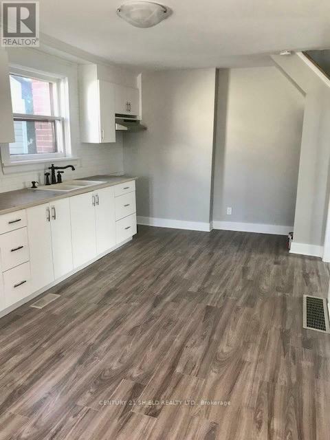 Property Photo: 647 Gloucester Street North ON K6H 3X7