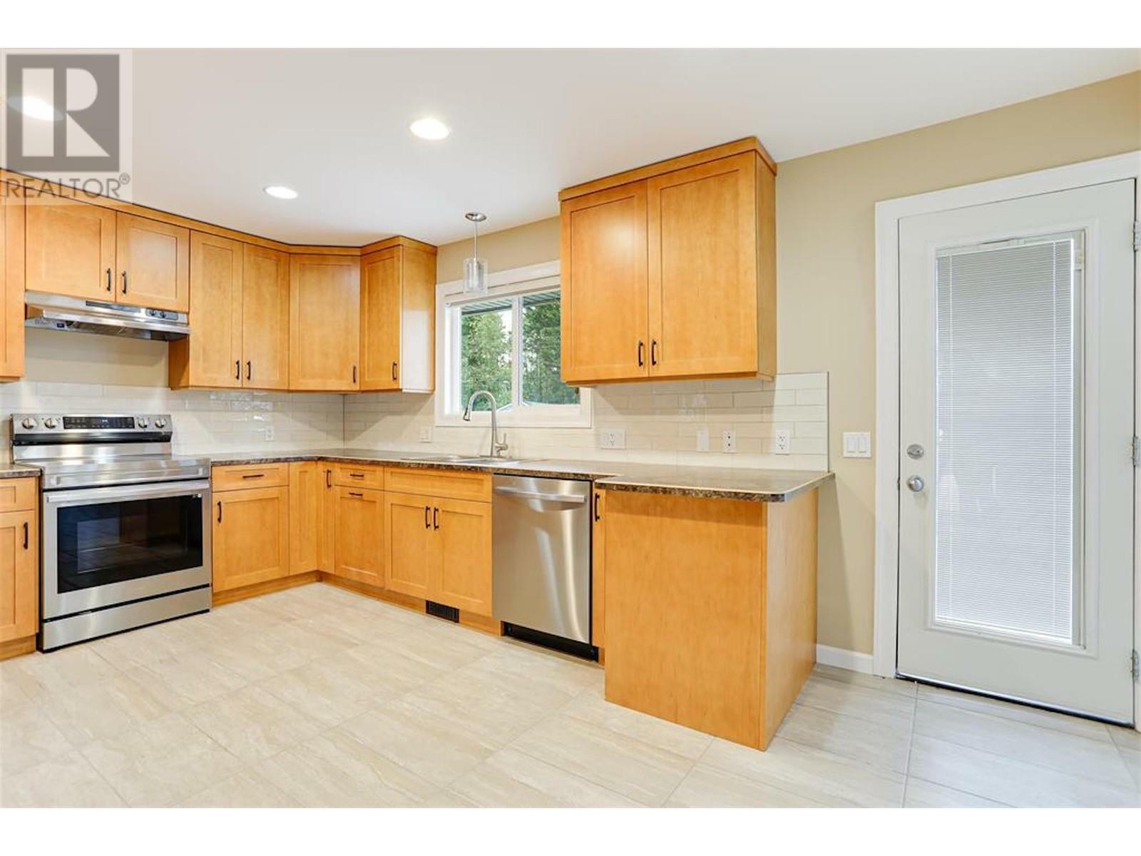Property Photo: 1461 Cormorant Avenue BC V8C 1R9