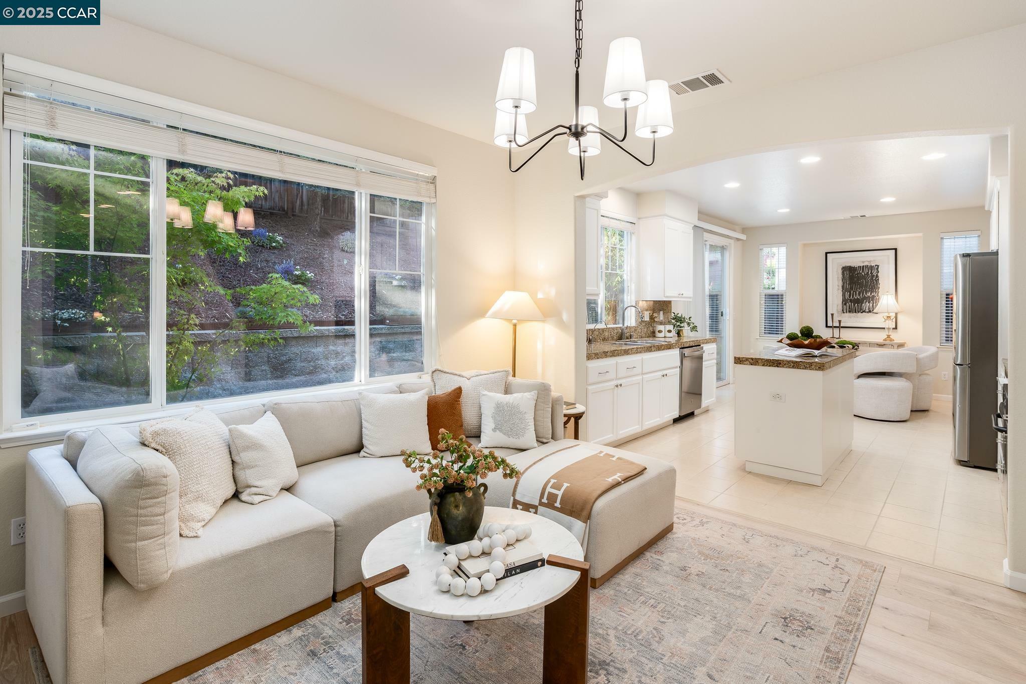 Property Photo:  2258 S Donovan Way  CA 94582 