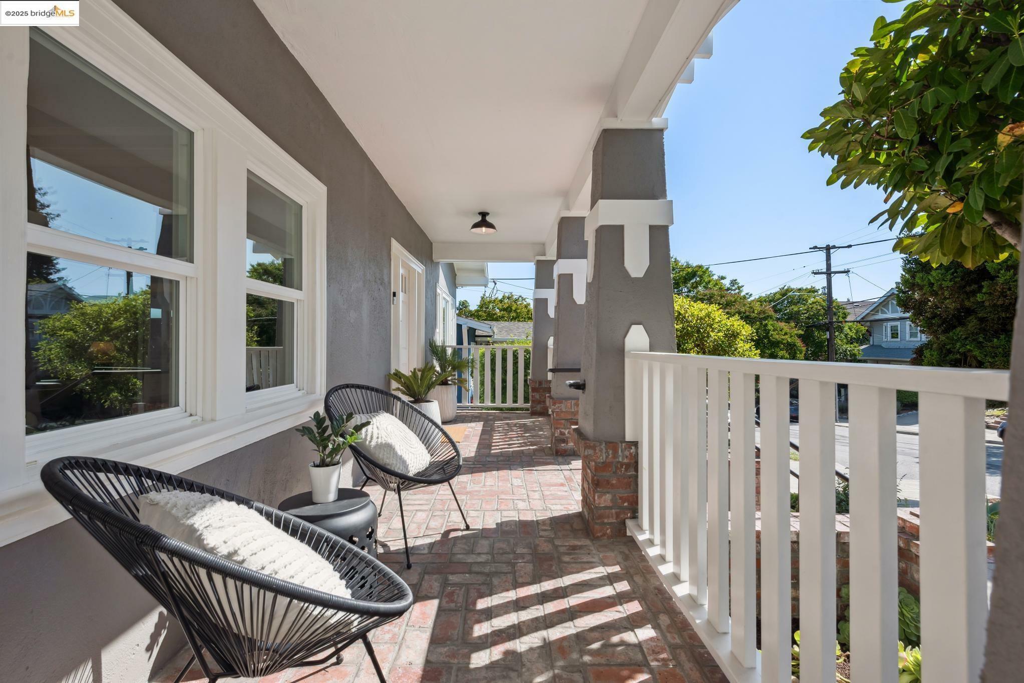 Property Photo: 416 Haddon Rd CA 94606