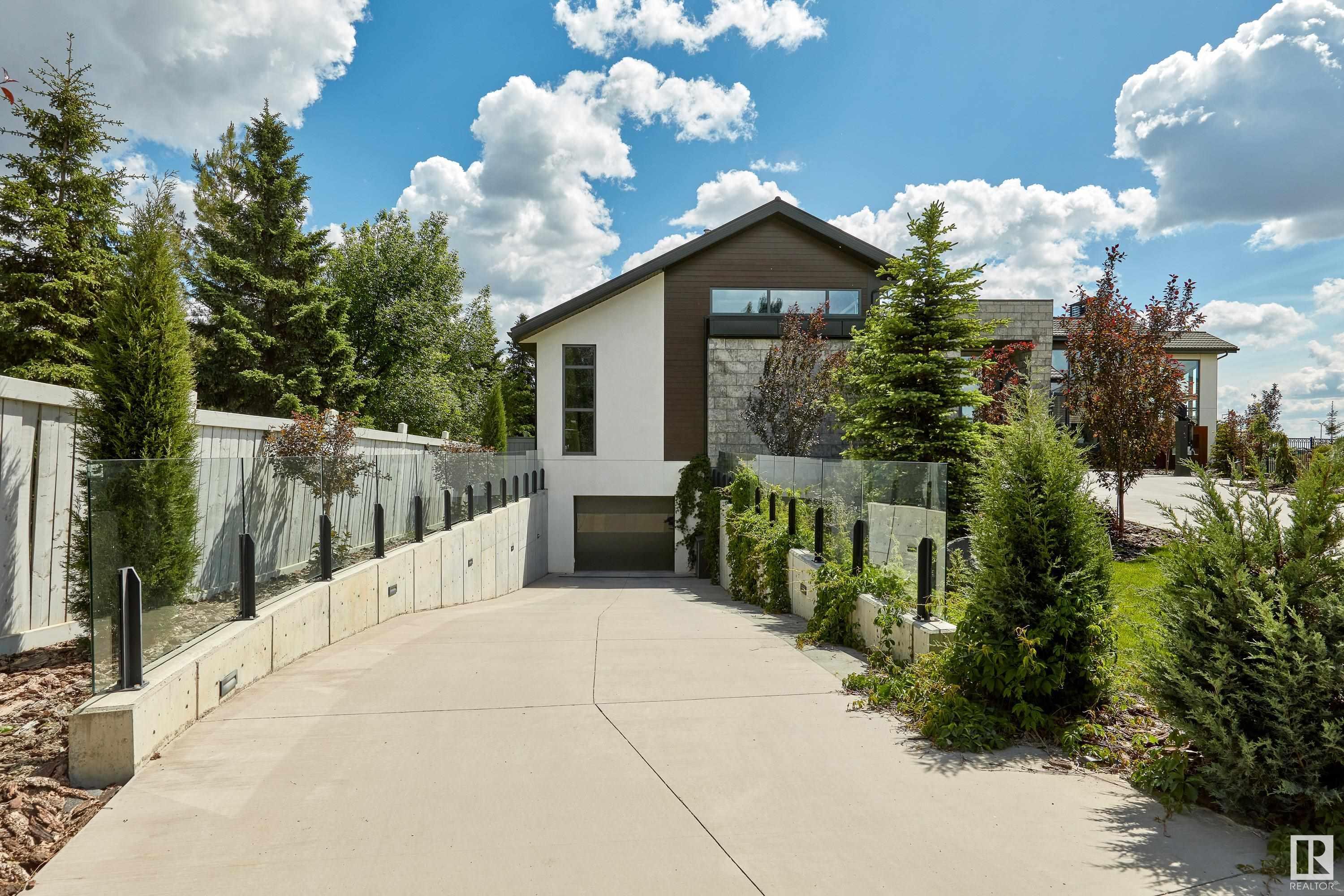 Property Photo:  46 Kingsford Crescent  AB T8N 7J2 