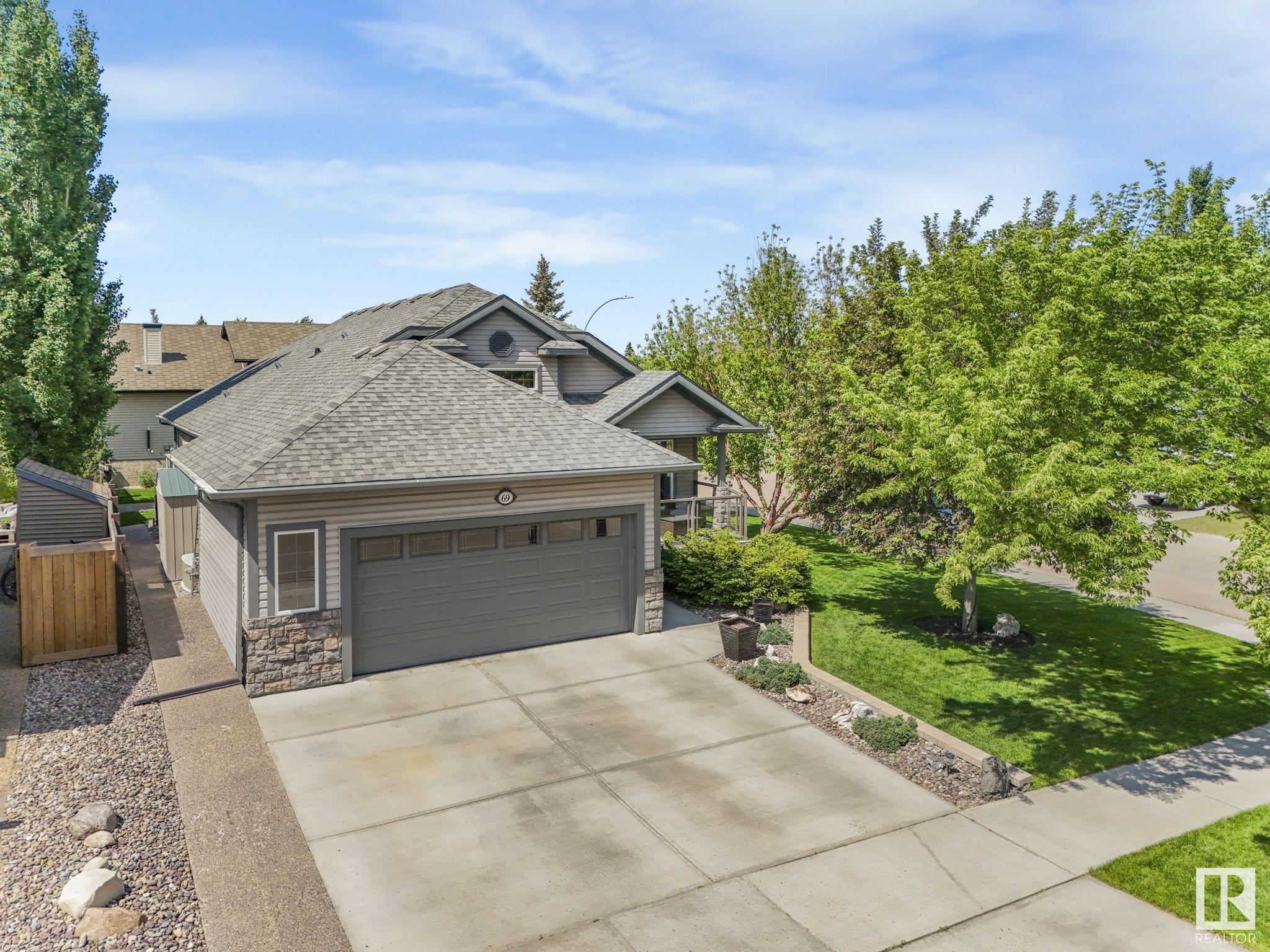 Property Photo: 69 Linkside Boulevard AB T7X 4A6
